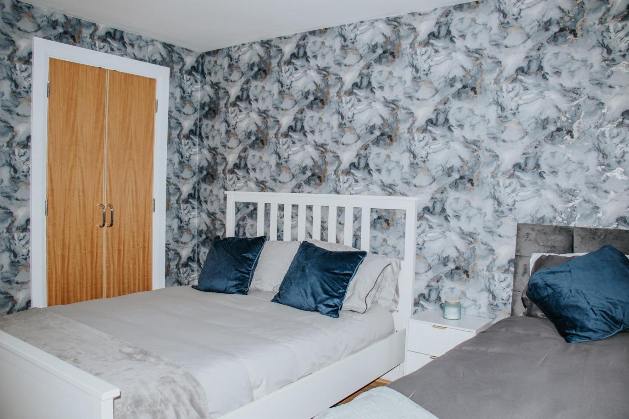 Whitehall Square Apartments- Queen's Quarters Apartment
